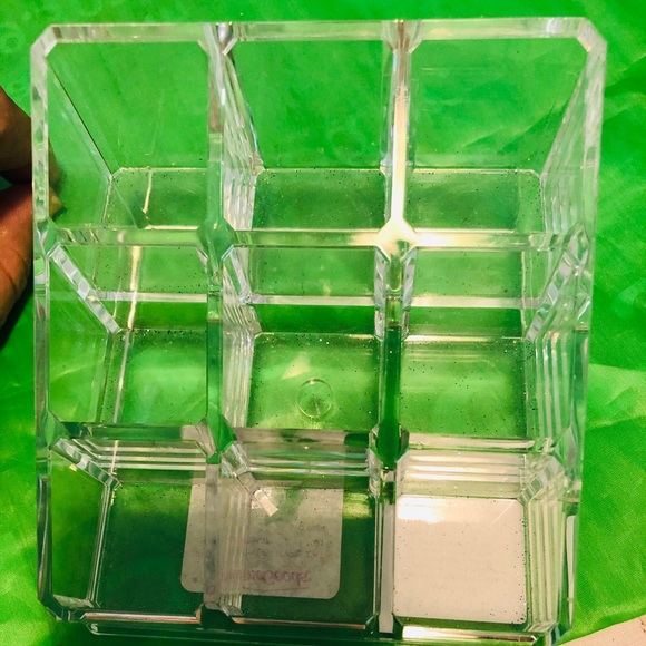 New makeup holds - Picture 3 of 6